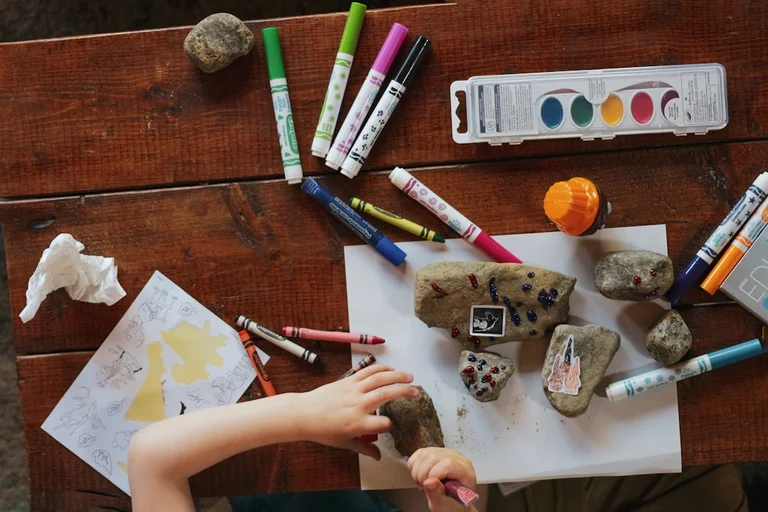 アートと科学を組み合わせた子どもの作品