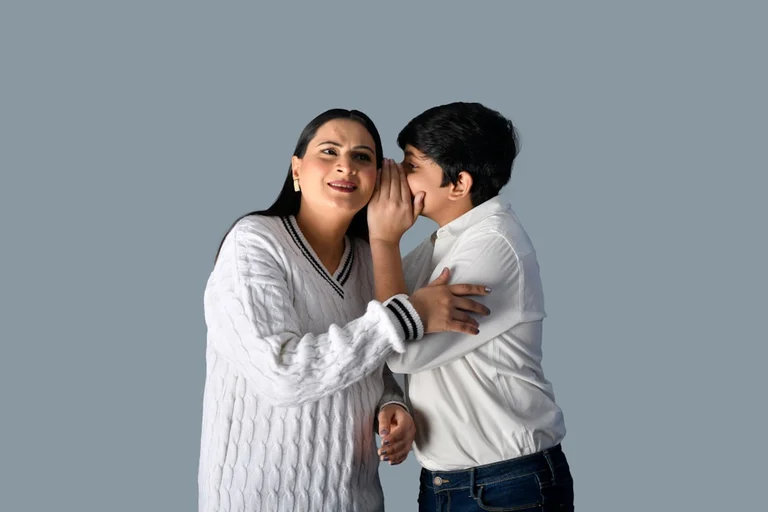 親子で穏やかに会話する様子