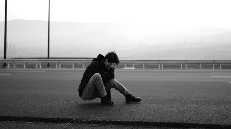 不安を抱える10代の若者の様子